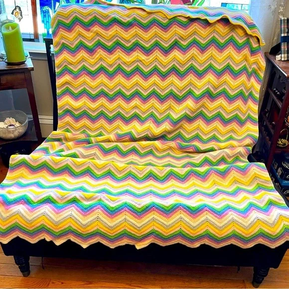 Colorful Hand Knit Chevron Pattern Blanket - Picture 1 of 3